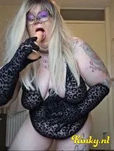 marloes-virtual-sex-via-kinky-698a1649cd552800136df8f5