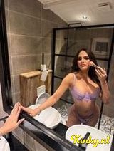 Amelia - Sexy Latina houdt van vuile seks en de beste party