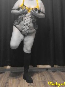 sabrina-virtual-sex-via-kinky-6924299735dea800130b3eb9