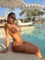 Caroline - The hottest with a full of good vibes!