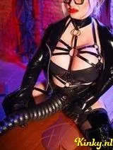 Katherina - Meesteres Katherina wacht op u in haar BDSM Kamer!