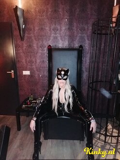 lola-bdsm-via-kinky-679fd86cae1f740013435a0e