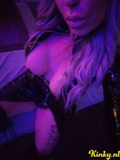 lola-bdsm-via-kinky-68e7a107b6e471001315fba4