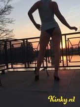 lena-erotische-massage-via-kinky-62d6f1142e5e3a001a9b9750