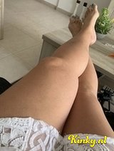 Elena - Gezocht Jonge mannen 21+Tot 99+