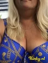 Elena - Gezocht Jonge mannen 21+Tot 99+