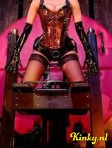 meesteres-tayra-bdsm-via-kinky-6941a0e4a18cde0013531eae