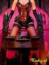 meesteres-tayra-bdsm-via-kinky-6941a0e4a18cde0013531eae