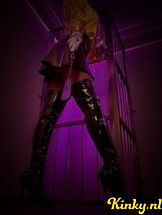meesteres-tayra-bdsm-via-kinky-69090d5bf65b70001393183f