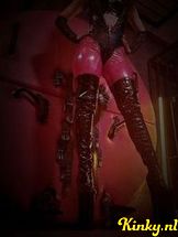 meesteres-tayra-bdsm-via-kinky-6924168835dea800130b3e45