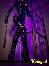 meesteres-tayra-bdsm-via-kinky-697c617b2ec2c000132bfbb4