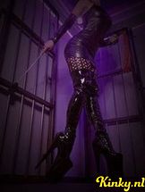 meesteres-tayra-bdsm-via-kinky-68f9cb5435dea800130af641