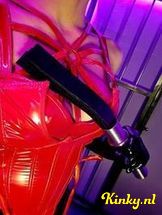 meesteres-tayra-bdsm-via-kinky-695bb35749912700134f9f0a