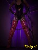 meesteres-tayra-bdsm-via-kinky-6931512172023900136682b7