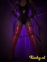 meesteres-tayra-bdsm-via-kinky-6931512172023900136682b7