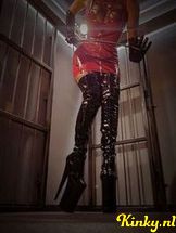meesteres-tayra-bdsm-via-kinky-68e89f96918ef40013944328