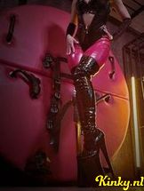 meesteres-tayra-bdsm-via-kinky-69241687a9c49d0013969a02