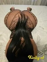 Monica - Hallo, ik ben een mooi meisje met een bruine huid.