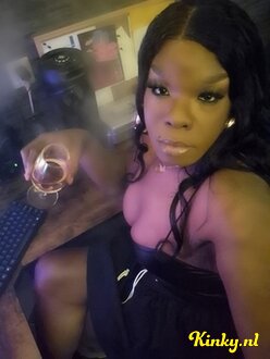 nikki-prive-ontvangst-via-kinky-67d2b6ad7c22d900136e8ce2