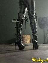 Emma - Meesteres EmmaRain -Jouw strenge en sensuele Godin
