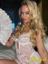 kim-virtual-sex-via-kinky-698cdbff68bb0300137e6f4d