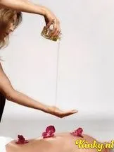 amanda-erotische-massage-via-kinky-68cfc5d4f6c6eb0013e5e1aa