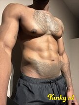 dimitri-escort-via-kinky-67e2cc46dce9960013b9dfa3