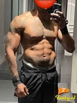 dimitri-escort-via-kinky-698f261d7920e5001276049c