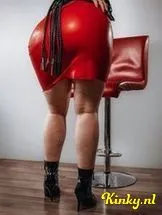 meesteres-louise-bdsm-via-kinky-6980bb67bedbf800144adc29