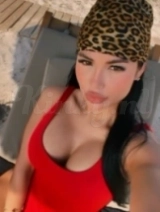 Arianna - Sexy, hot, and elegant Latina