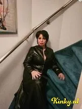 isabel-bdsm-via-kinky-6966a090bce2af0014645e28