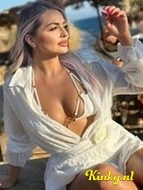 Christine - Luxury escort whatsapp confirmation
