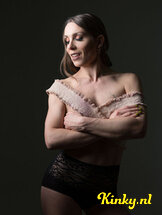 miss-lois-bdsm-via-kinky-6659d9098ab76f001abd57e4