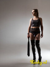 miss-lois-bdsm-via-kinky-66641f440929f6001b01cb69