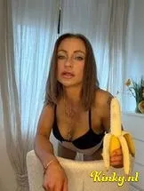 emely-prive-ontvangst-via-kinky-699834eab58625001325b9a7