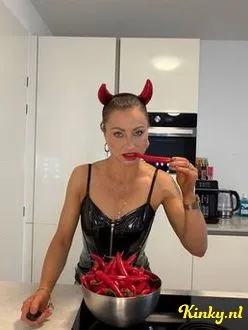 emely-prive-ontvangst-via-kinky-699829d5b58625001325b99a