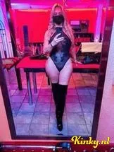 meesteres-payne-bdsm-via-kinky-694133b9d3137d0013bc072e