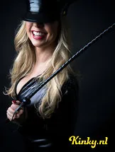 meesteres-payne-bdsm-via-kinky-64b301ca255b730012bfc568