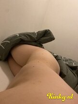 emma-bdsm-via-kinky-64da1d97c4b5af0019e245f6