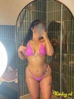 yasmina-virtual-sex-via-kinky-698fc664a2b615001329ab92