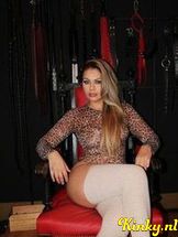 laura-erotische-massage-via-kinky-69136c5aa9c49d0013967fc5