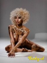 Nova - NL exotische lightskin ebony, tattoos & green eyes