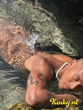 valentino-prive-ontvangst-via-kinky-653aa4a78fbe77001d51b731