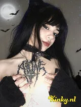 Luna - Intimacy with a gothic courtesan