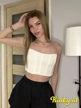 Emily - Slanke blondine