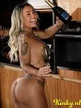 Gabriela - Blonde Braziliaanse beauty