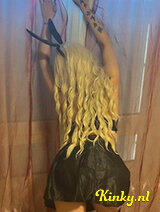 Denisse - goed kwijlend squirt in je mond