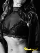 chris-&-ana-escort-via-kinky-66cd7feedd1de600133417b5