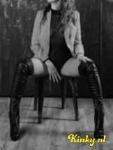 chris-&-ana-escort-via-kinky-66ad4c3c4079bc0013d77cc3