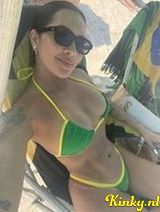 Vanessa - Fistful and very accommodating, eager to play
